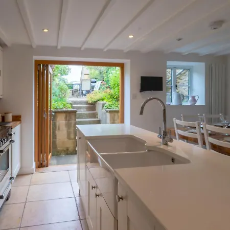 Pass The Keys Delightful 4 Bedroom Cotswold Character Cottage Cheltenham Exterior photo